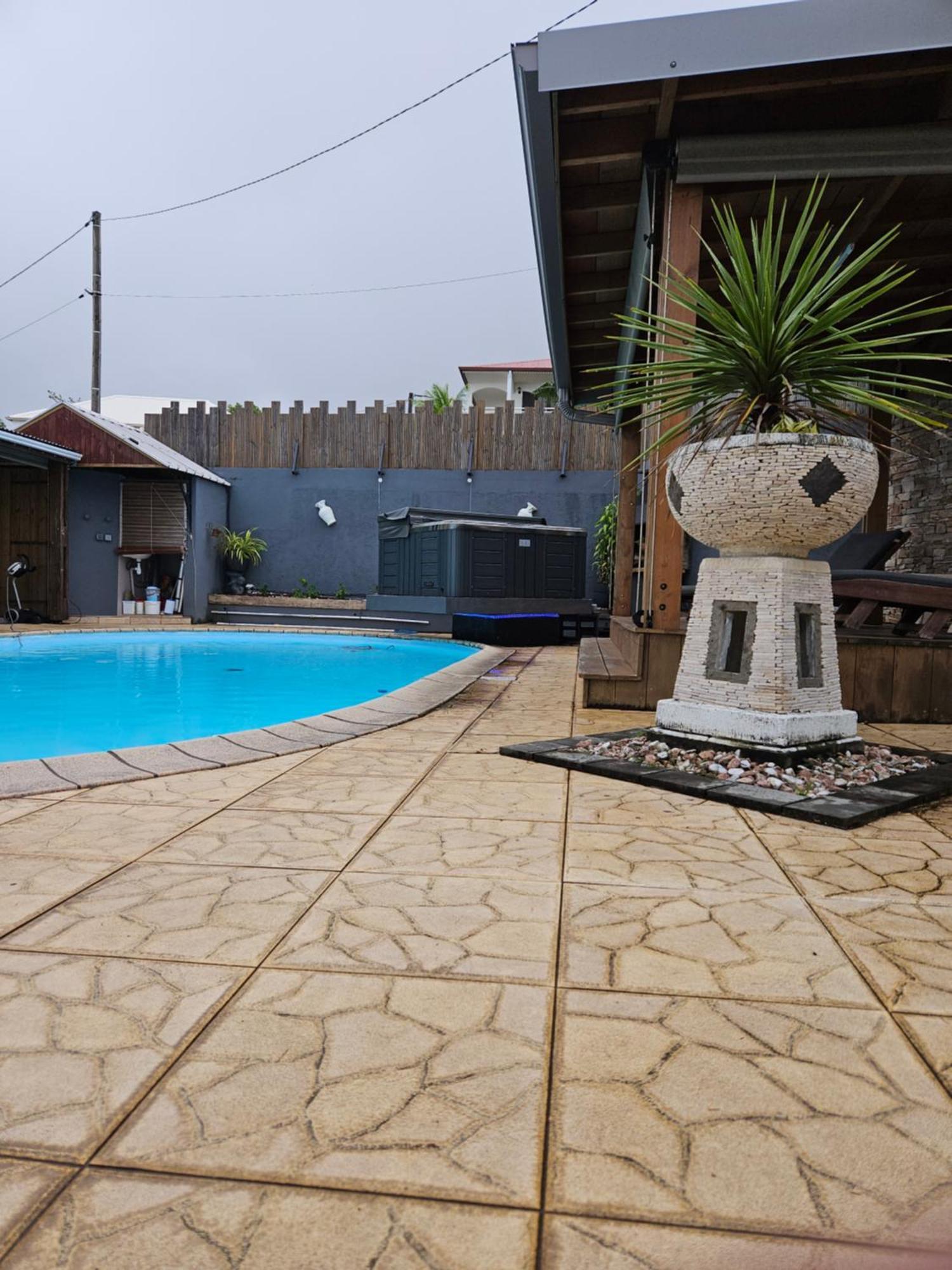 Studio Tres Bon Standing Hotel Petite Île Екстериор снимка